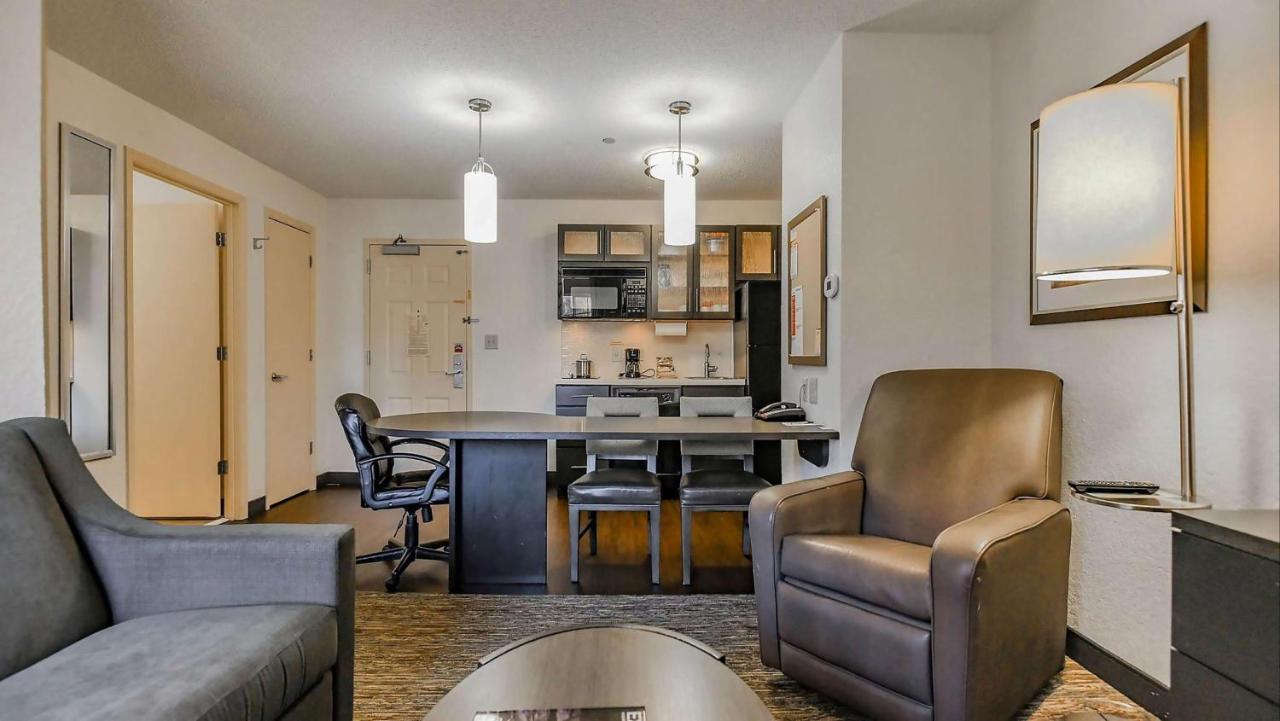 Sonesta Simply Suites Oklahoma City Airport Экстерьер фото
